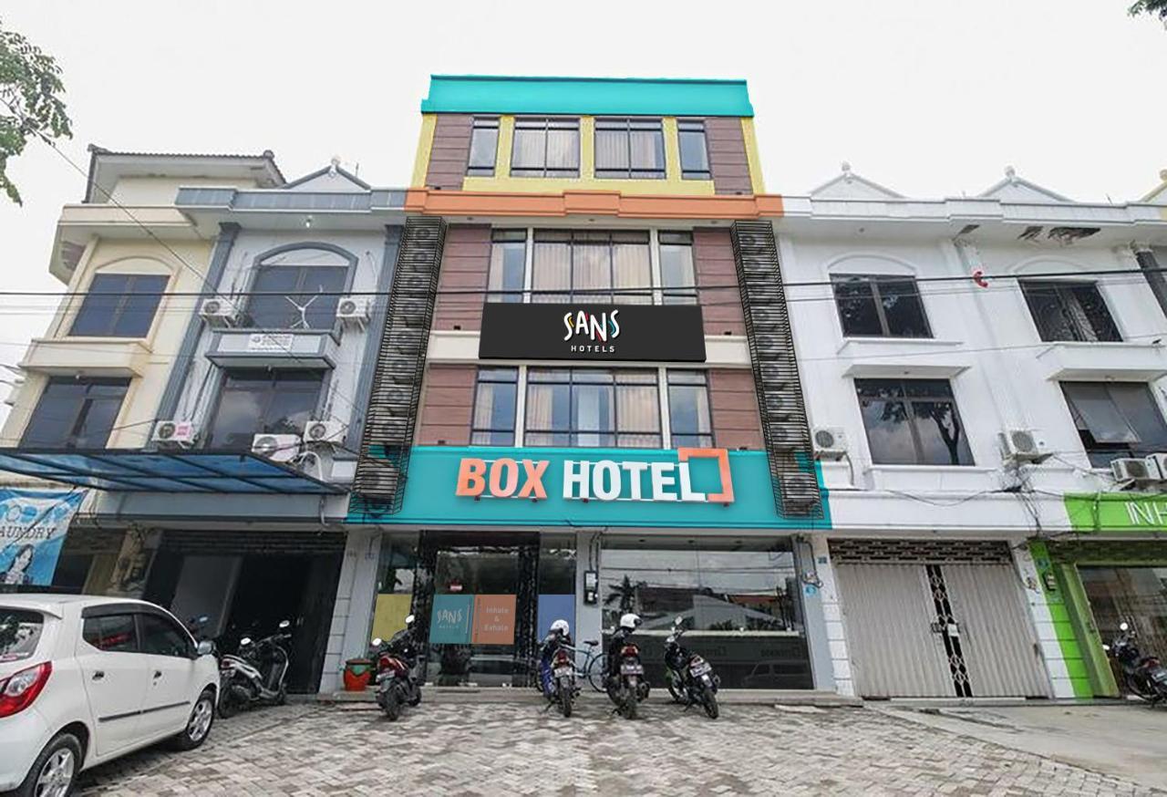 Sans Hotel Kupang Indah Surabaya By Reddoorz Zewnętrze zdjęcie