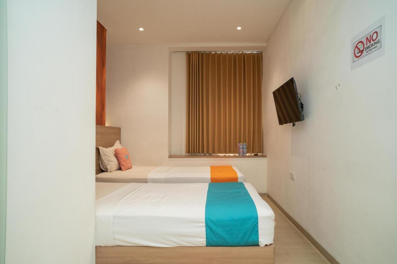 Sans Hotel Kupang Indah Surabaya By Reddoorz Zewnętrze zdjęcie