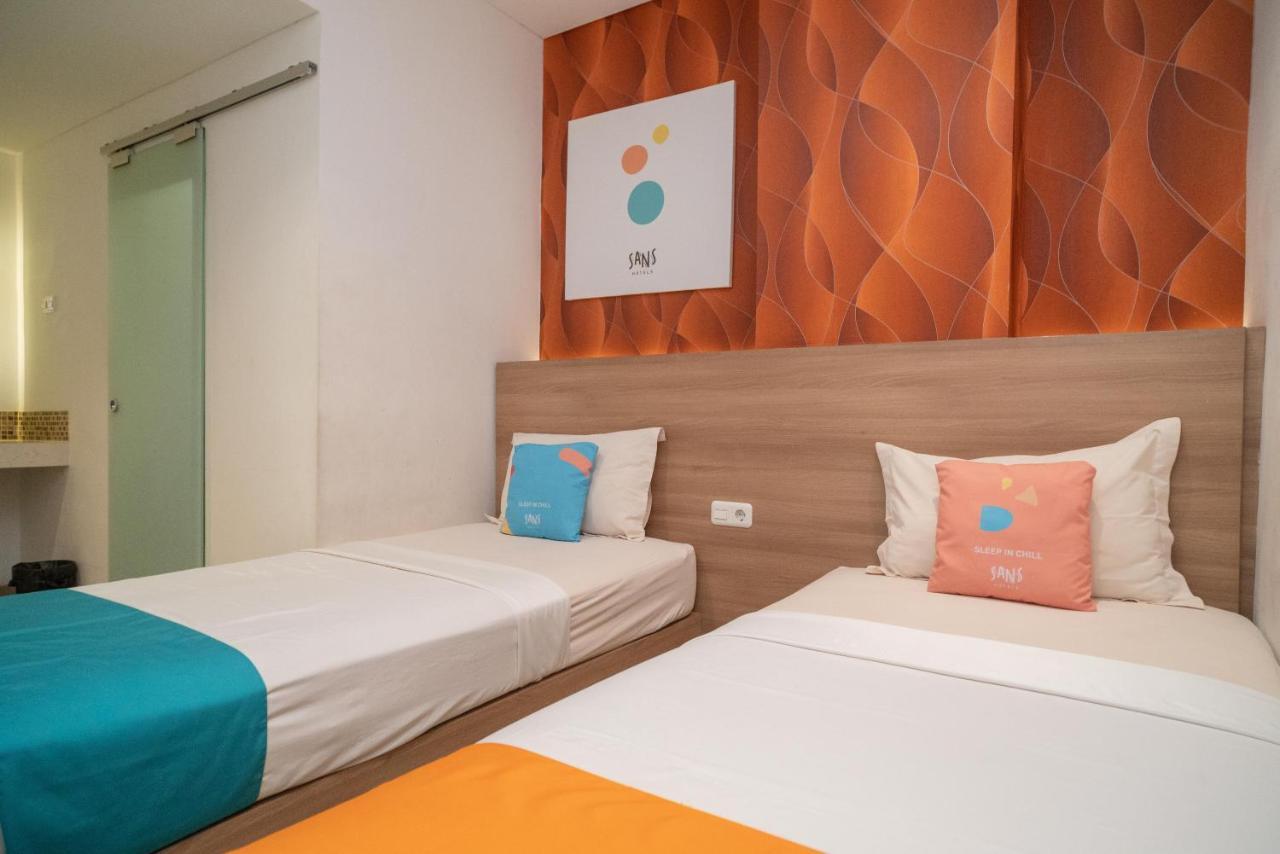 Sans Hotel Kupang Indah Surabaya By Reddoorz Zewnętrze zdjęcie