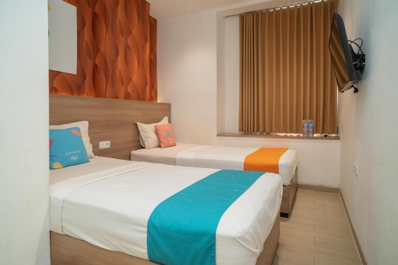 Sans Hotel Kupang Indah Surabaya By Reddoorz Zewnętrze zdjęcie