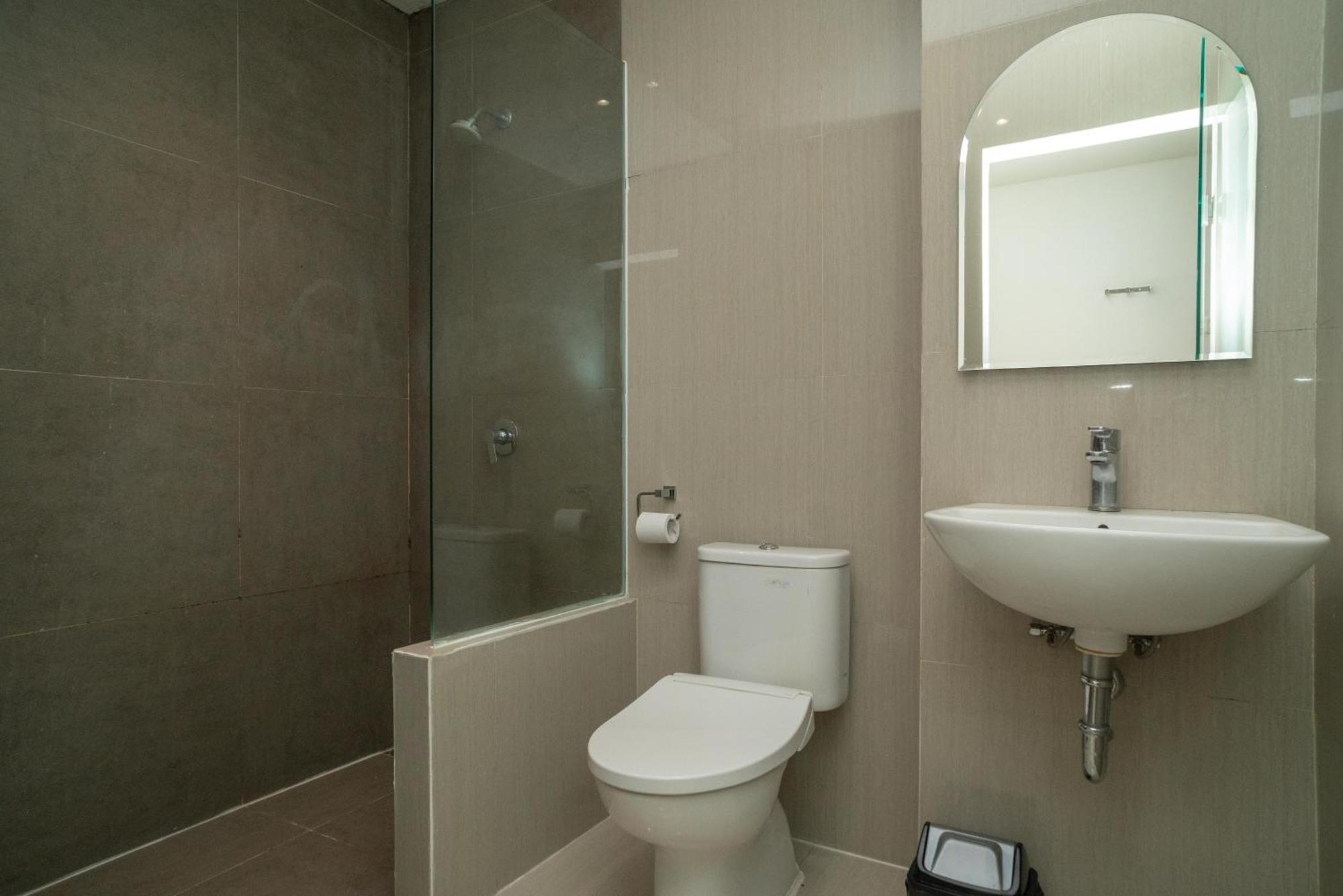 Sans Hotel Kupang Indah Surabaya By Reddoorz Zewnętrze zdjęcie